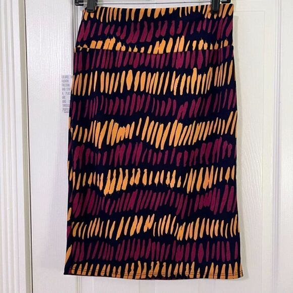 LulaRoe NWT Cassie Black Magenta Gold Hatch Design Pull-on Skirt Size M - Picture 3 of 6